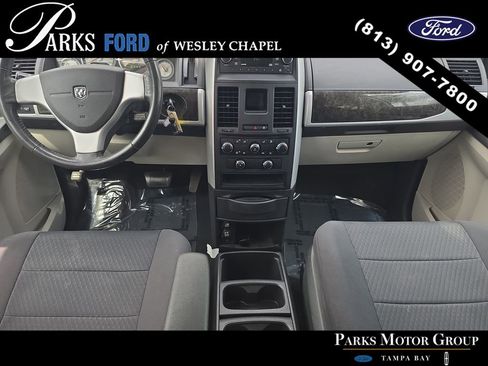 Used 2010 Dodge Grand Caravan SXT FWD image 10
