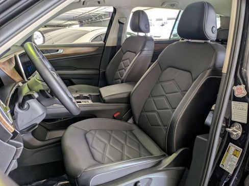 Used 2025 Volkswagen Atlas SE AWD/4WD image 23