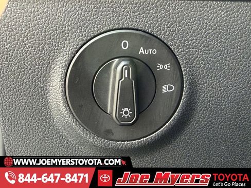 Used 2024 Volkswagen Taos SE image 25