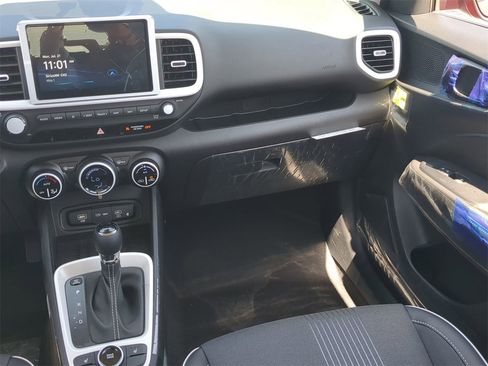 New 2025 Hyundai Venue Limited image 15