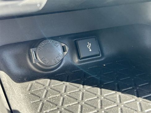 Used 2022 Toyota RAV4 LE image 23