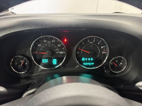 Used 2018 Jeep Wrangler Unlimited Sahara AWD/4WD image 8