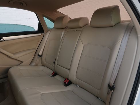 Used 2013 Volkswagen Passat TDI SE FWD image 30