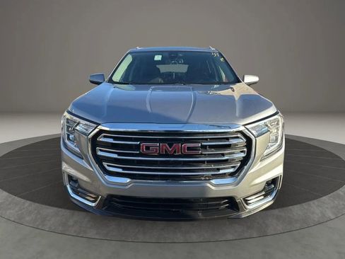 Used 2024 GMC Terrain SLT image 2