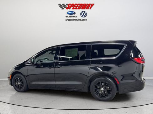 Used 2025 Chrysler Pacifica Select FWD image 9