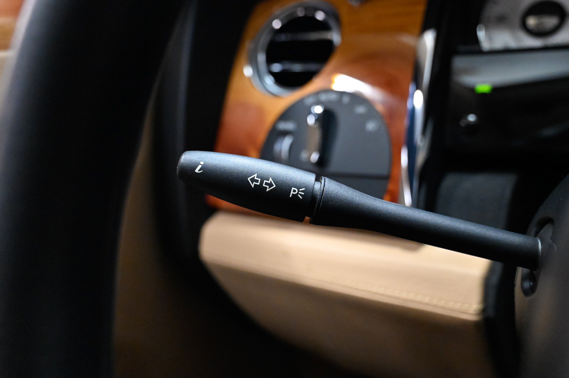 Used 2012 Rolls-Royce Ghost RWD image 36