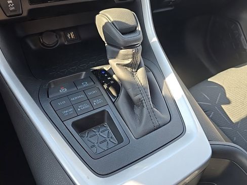 Certified 2025 Toyota RAV4 XLE image 21