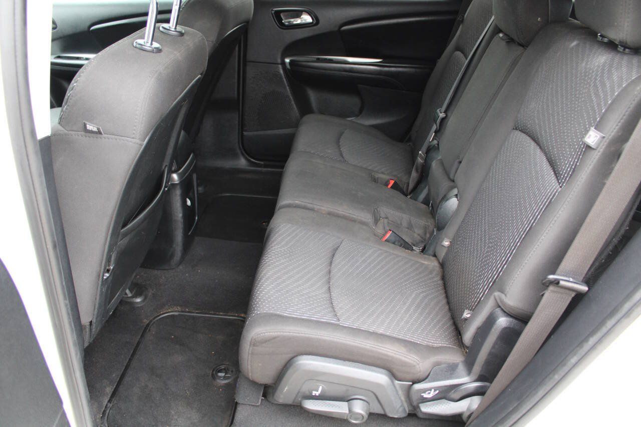 Used 2017 Dodge Journey SXT w/ Comfort/Convenience Group FWD image 11
