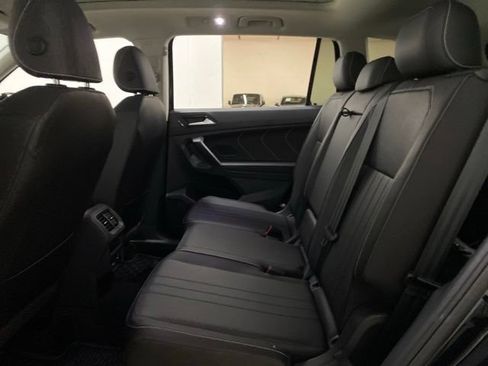 Used 2023 Volkswagen Tiguan SE w/ Panoramic Sunroof Package FWD image 21