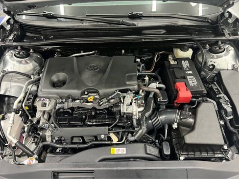 Used 2018 Toyota Camry LE image 14