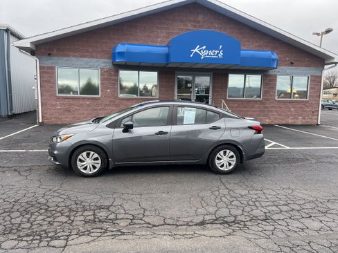 Used 2021 Nissan Versa S image 3