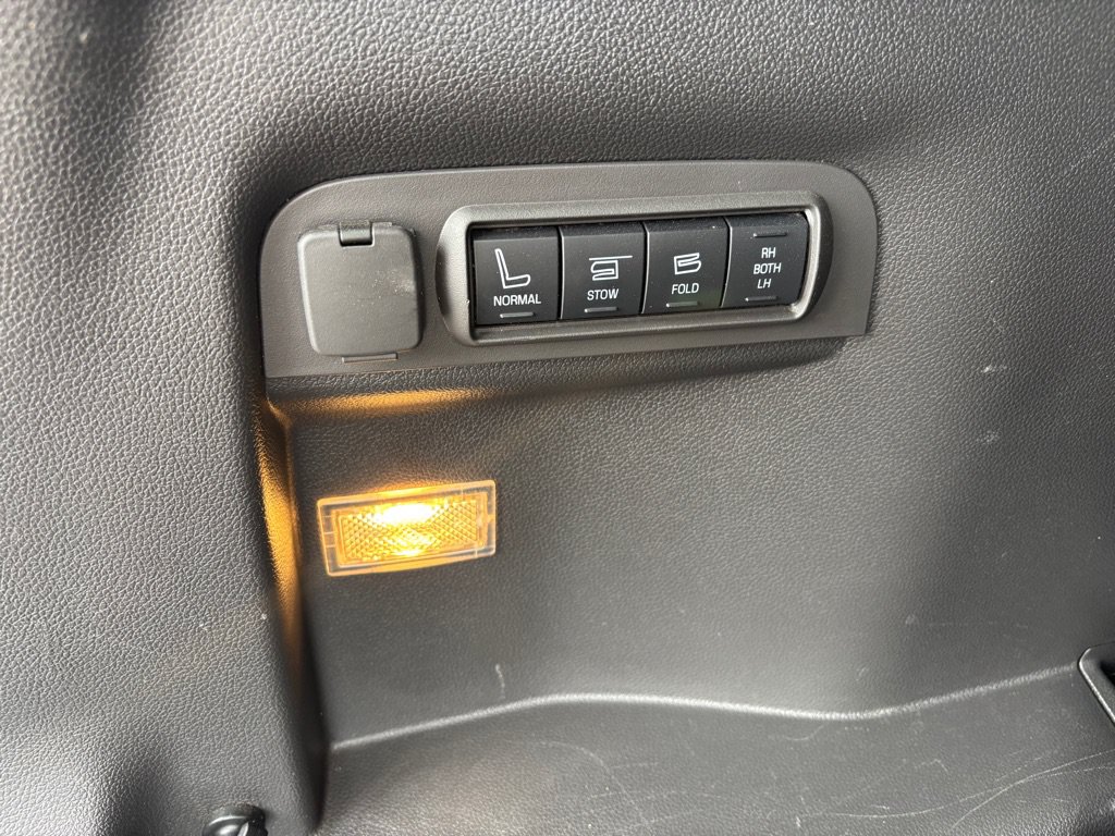 Used 2014 Ford Explorer Limited w/ Equipment Group 301A AWD/4WD image 25