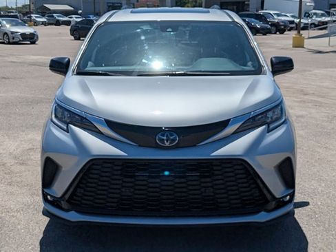 Used 2023 Toyota Sienna XSE w/ XSE Plus Package FWD image 2