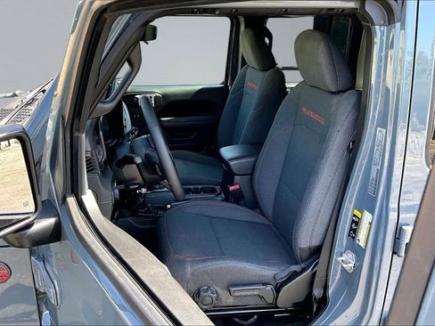 Certified 2025 Jeep Wrangler Unlimited Rubicon w/ Convenience Group AWD/4WD image 3