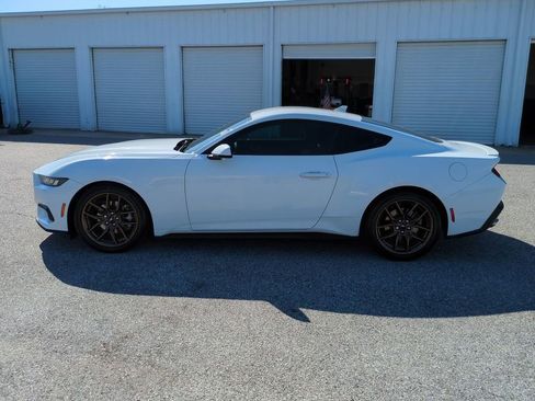 Used 2024 Ford Mustang Premium image 8