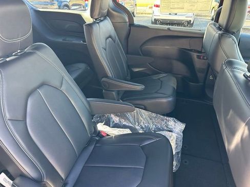 New 2026 Chrysler Pacifica Select image 19