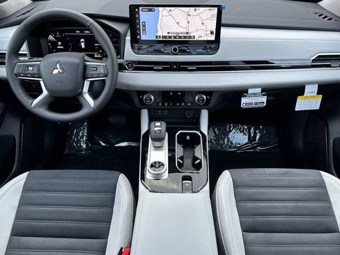 New 2026 Mitsubishi Outlander SE AWD/4WD image 13