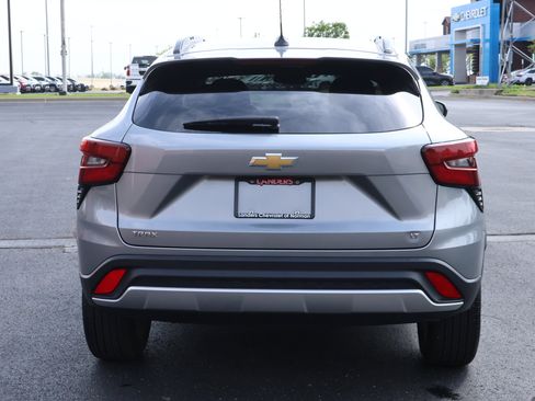 Used 2025 Chevrolet Trax LT FWD image 23