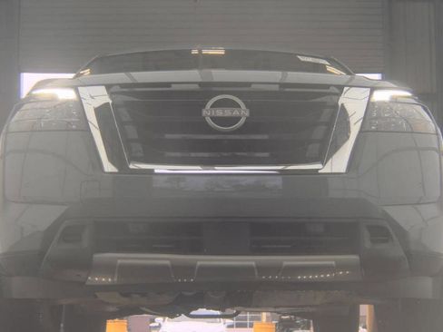 Used 2025 Nissan Pathfinder Platinum image 3