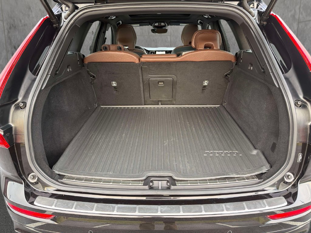 Used 2024 Volvo XC60 B5 Plus w/ Protection Package Premier AWD/4WD image 14