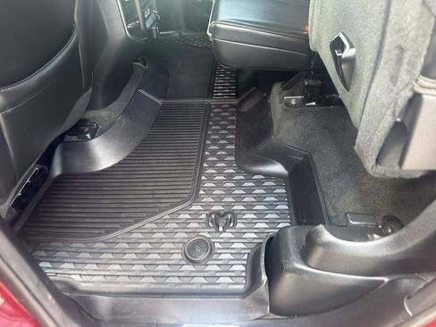 Used 2019 RAM 1500 Laramie AWD/4WD image 36