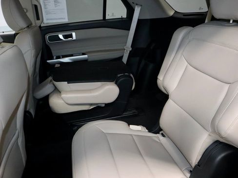 Used 2023 Ford Explorer XLT w/ Equipment Group 202A AWD/4WD image 22