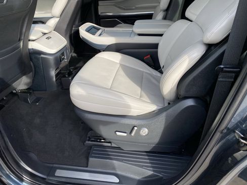 Used 2025 Lincoln Navigator L Reserve image 5