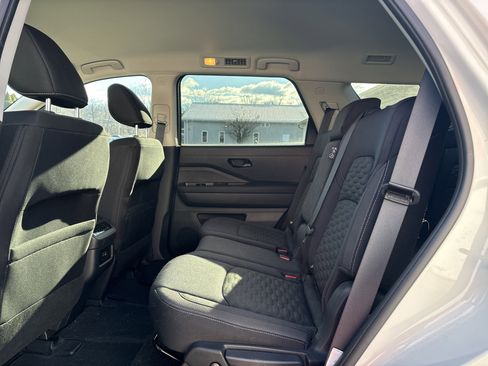 Used 2024 Nissan Pathfinder SV w/ Black Appearance Package image 14