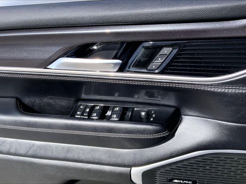 Used 2023 Jeep Wagoneer w/ Convenience Group I image 31