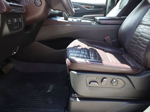 Used 2021 Cadillac Escalade Premium Luxury Platinum w/ Heavy-Duty Trailer Package AWD/4WD image 11