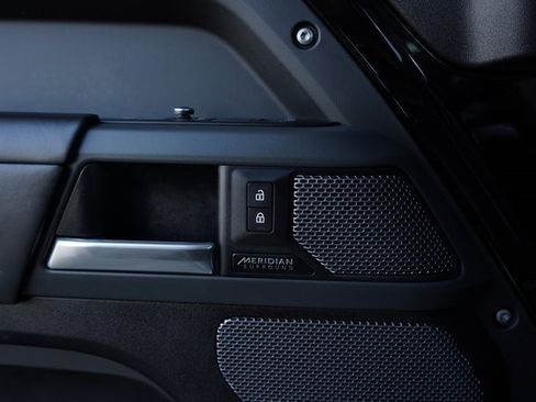 Used 2022 Land Rover Defender 110 X image 11