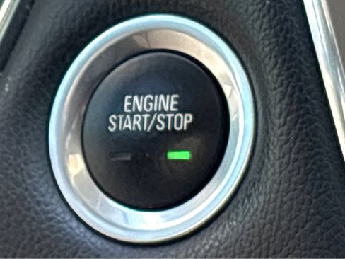 Used 2021 Chevrolet Traverse LT image 7