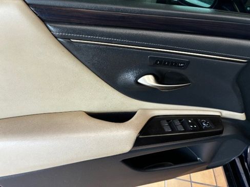 Used 2019 Lexus ES 350 w/ Premium Package FWD image 11
