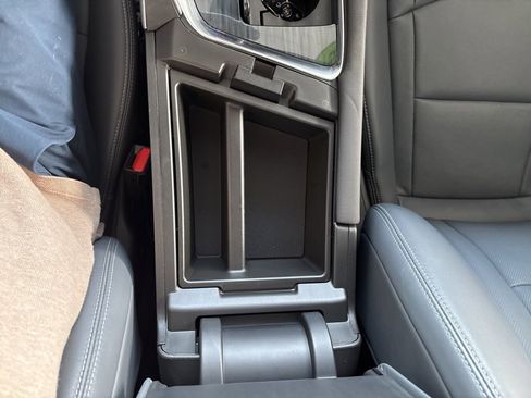 Used 2022 Buick Enclave Essence image 22