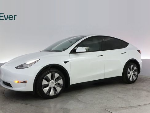 Used 2023 Tesla Model Y Long Range image 18