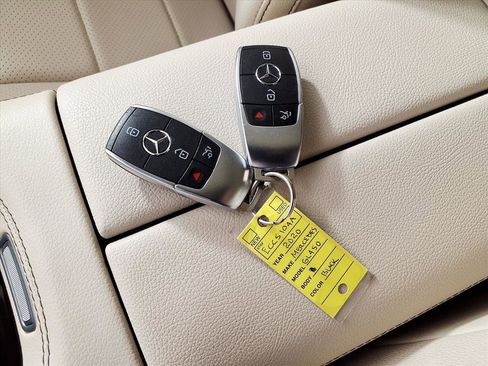 Used 2020 Mercedes-Benz GLS 450 4MATIC image 24