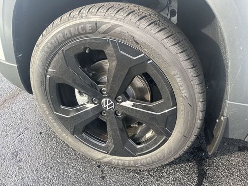 New 2026 Volkswagen Taos SEL AWD/4WD image 8