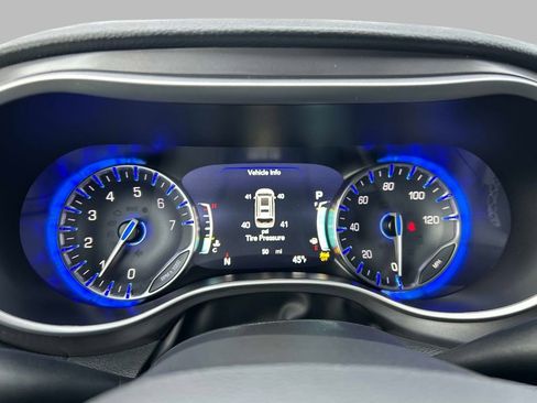 Used 2026 Chrysler Pacifica Select image 29