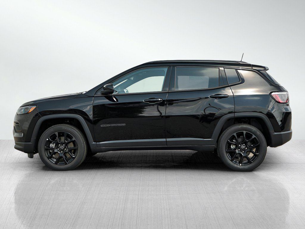 Used 2026 Jeep Compass Latitude AWD/4WD image 4