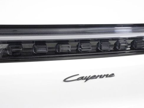 Certified 2024 Porsche Cayenne AWD/4WD image 22