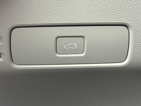 Used 2025 Volvo XC40 B5 Plus w/ Protection Package Premier image 31