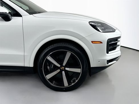 Certified 2025 Porsche Cayenne Coupe image 14
