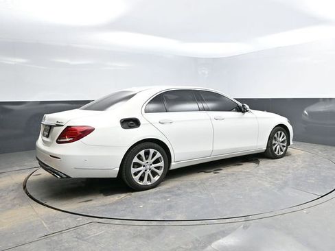 Used 2017 Mercedes-Benz E 300 4MATIC image 8