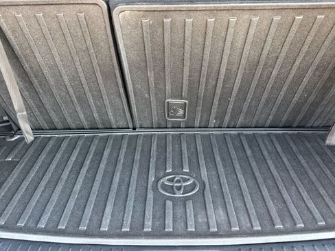 Used 2015 Toyota Highlander Limited w/ Driver Technology Package AWD/4WD image 17