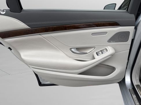 Used 2015 Mercedes-Benz S 550 Sedan image 20