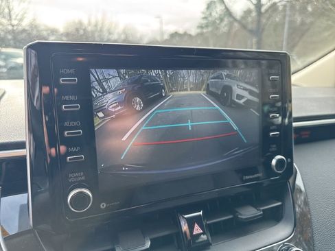 Used 2021 Toyota Corolla LE image 5