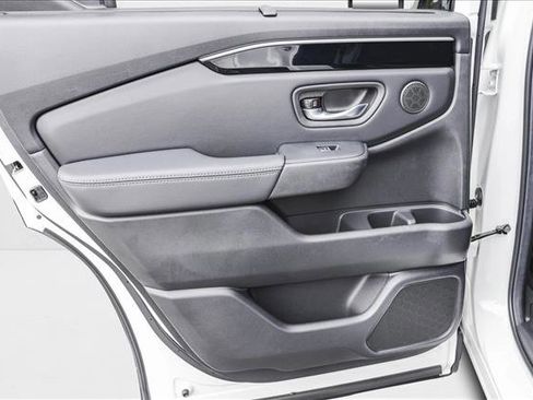 New 2025 Honda Pilot Touring image 23