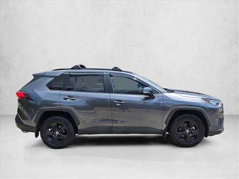 Used 2021 Toyota RAV4 XLE w/ Convenience Package FWD image 4
