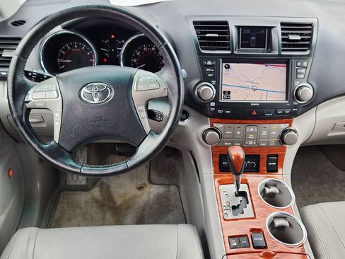 Used 2010 Toyota Highlander Limited AWD/4WD image 29
