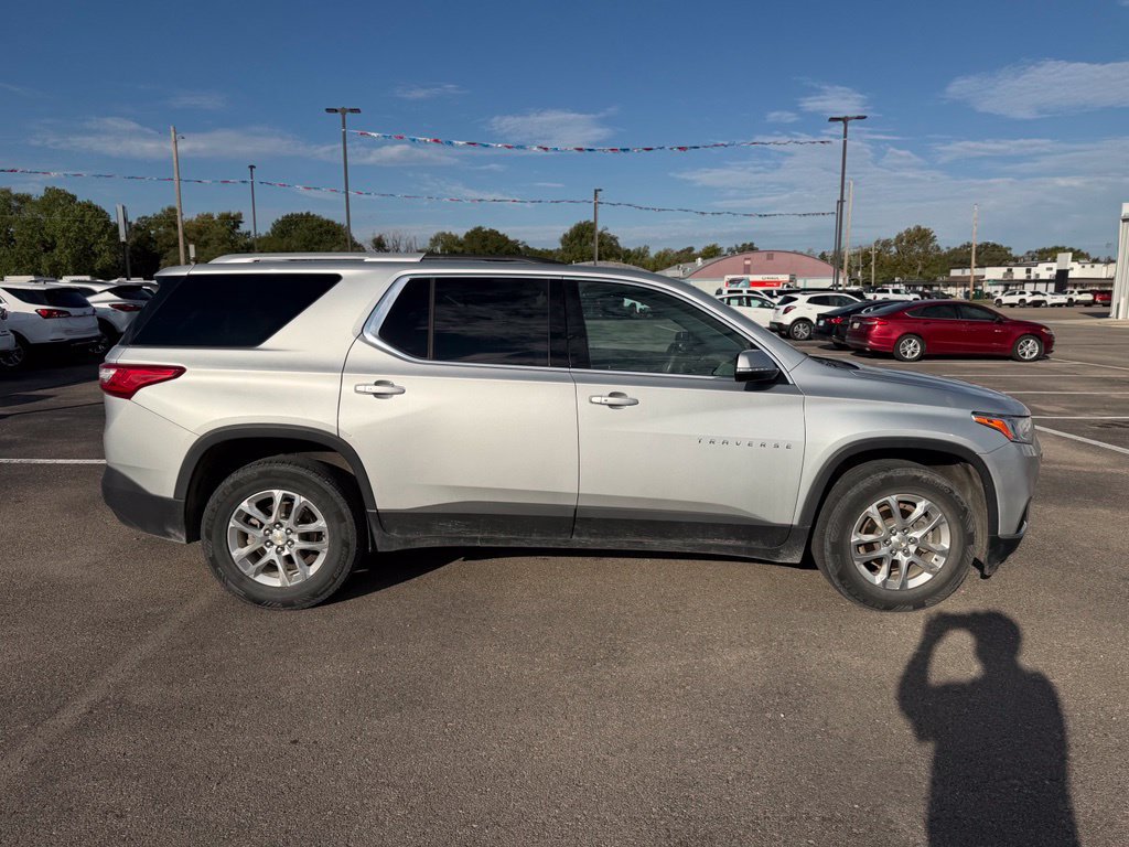 Used 2018 Chevrolet Traverse LT FWD image 2